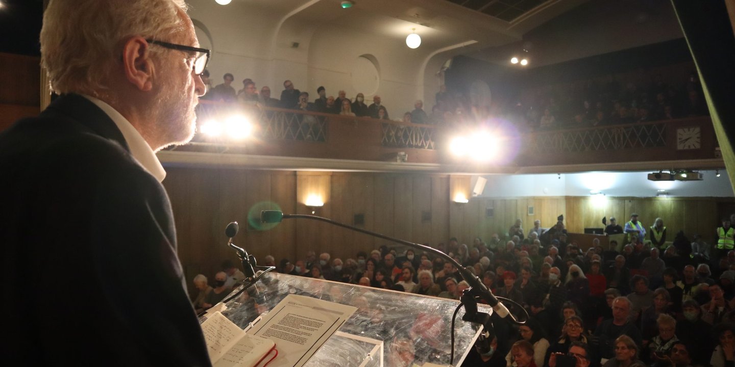 Jeremy Corbyn addressing crowd